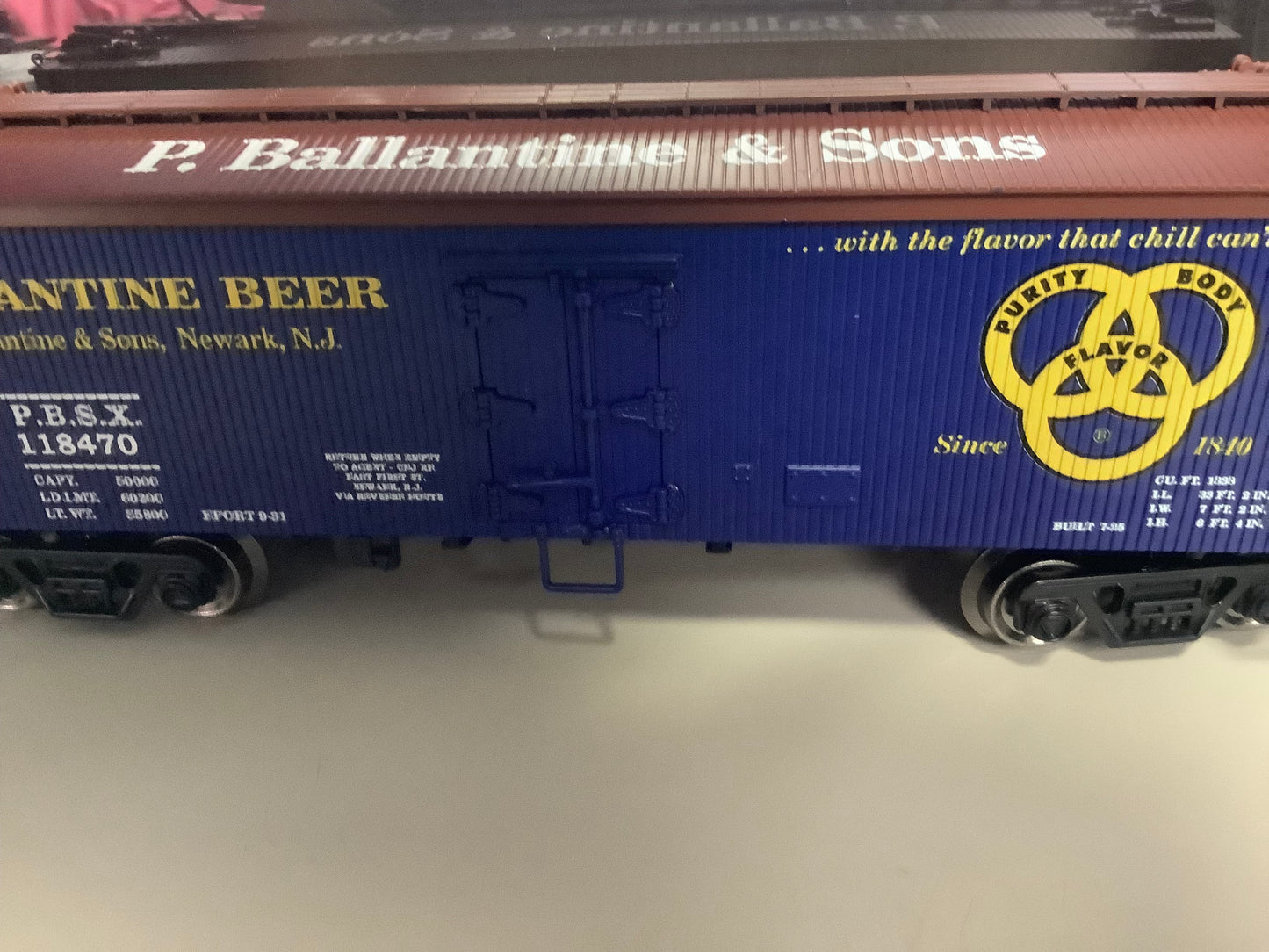 O Guage Trains Wood Side Reefer Car - Ballantine Beer